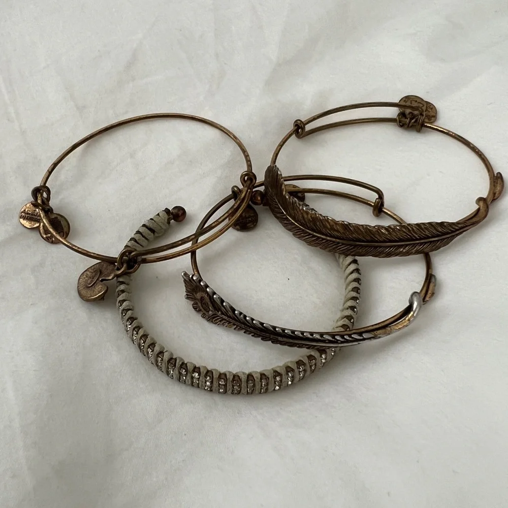 Stack of bracelets - Picture 2 of 7